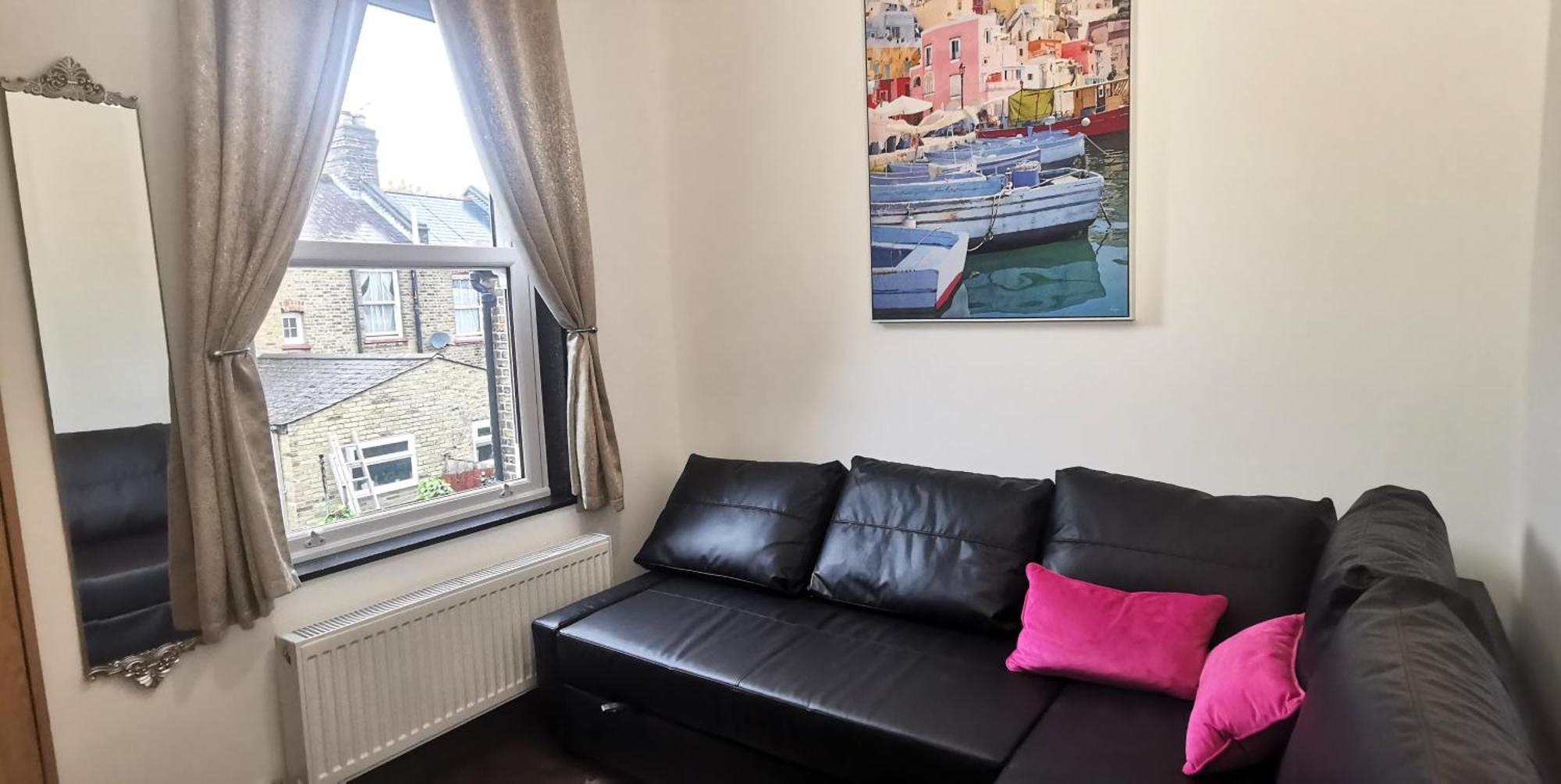 Beautiful London Home Sleeps 6, 2 Minutes To Metro Экстерьер фото